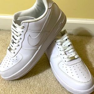Mens Nike Air Force 1, size 11.5